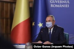 Premierul Nicoale Ciucă a dezmințit în ședința de guvern unele știri false despre vârsta de pensionare. Nici el, nici liderii PSD și PNL nu au clarificat ce se va întâmpla cu proiectul de lege care permite munca până la 70 de ani și interzice cumulul pensiei cu salariul.