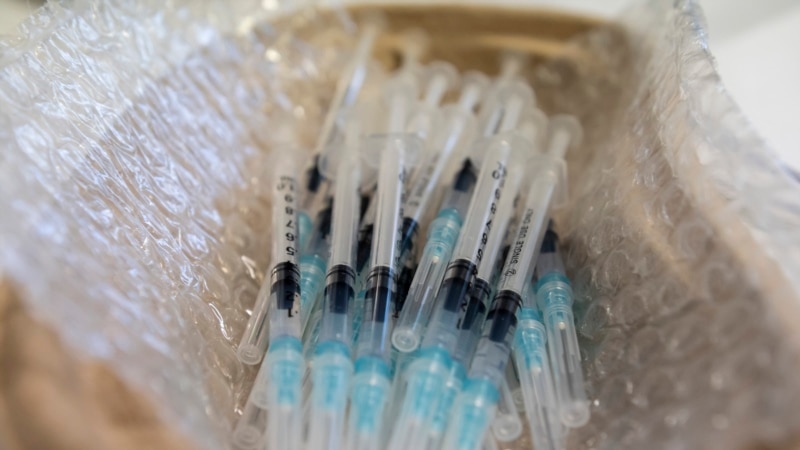 Минздрав Удмуртии проверит информацию о выброшенной вакцине рядом с больницей