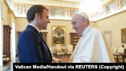 Papa Francisc și președintele Franței, Emmanuel Macron la Vatican, 26 noiembrie 2021