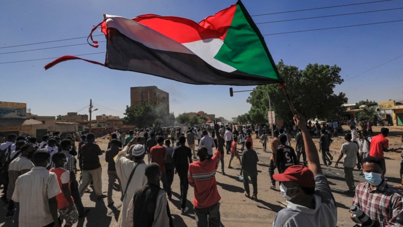 Илјадници Суданци на протест против воениот удар