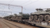Эшелон российских БТР-82 движется в направлении населенного пункта Валуйки, расположенного в 23 километрах от Украины