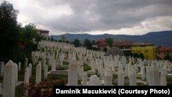 Мусульманскія могілкі ў Сараеве, большасьць пахаваных — ахвяры актаў генацыду