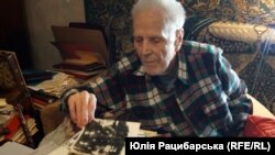 Днепрянин Павел Демченко с фотографиями времен Голодомора 1932–33 годов из домашнего архива