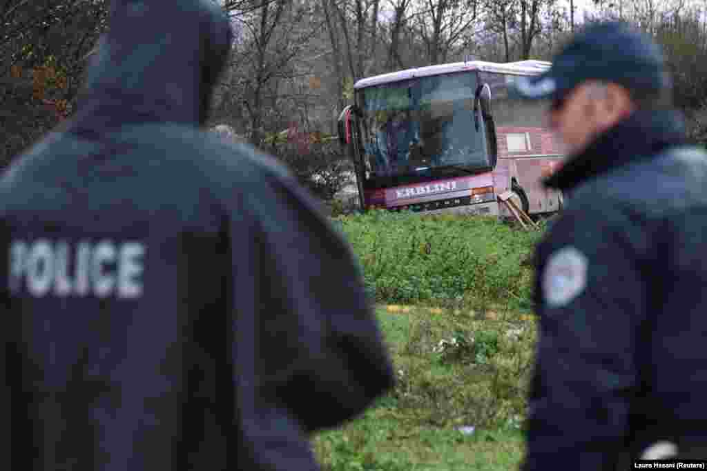 Kosovske vlasti ne isključuju mogućnost da je u napadu na autobus učestvovalo više osoba.