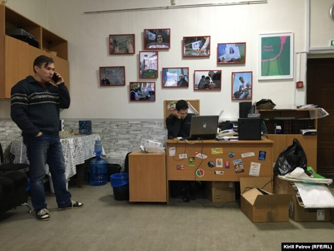 Роберт Латыпов в офисе пермского "Мемориала"