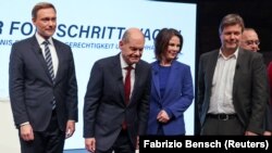 Лидерот на Социјалдемократската партија Олаф Шолц, ко-лидерите на партијата на Зелените Роберт Хабек и Аналена Баербок и лидерот на ФДП Кристијан Линднер