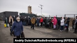 Щоденно пропуск через лінію розмежування здійснюється лише в «Станиці Луганській»