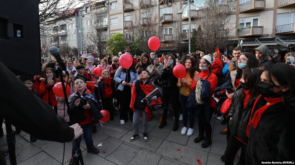 Në sheshet e Prishtinës, për nder të 109-vjetorit të shpalljes së pavarësisë së Shqipërisë u organizuan një sërë aktivitetesh. 