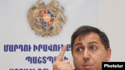 Armenia -- Armen Harutiunian, the state human rights ombudsman, at a news conference in Yerevan, 7July 2010.