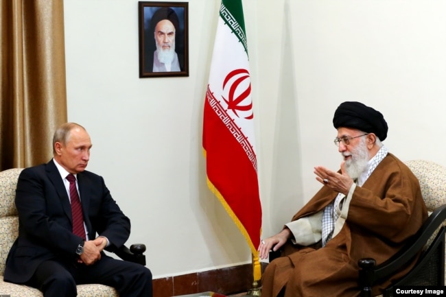 Russian President Vladimir Putin (left) meets with Iranian Supreme Leader Ayatollah Ali Khamenei in Tehran in November 2017.