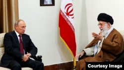 Владимир Путин се среща с Али Хаменей в Техеран през 2017 г.