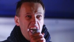 Алексей Навальный выступает на акции оппозиции в Москве 5 декабря