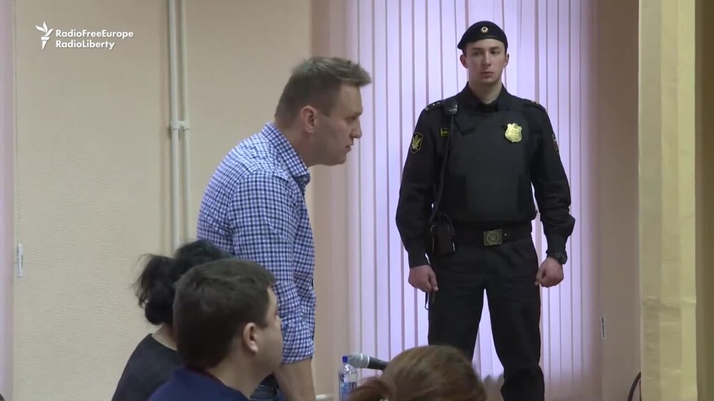 Navalny Ordered To Remain In Kirov Until Trial Complete - RadioFreeEurope/RadioLiberty