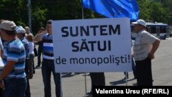 La un protest al fermierilor în faţa guvernului