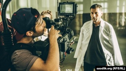 Chloe Grece Moretz jizz fotosuratida