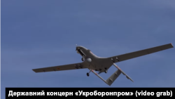 Беспилотный аппарат Bayraktar TB2 во время недавних испытаний на полигоне государственного концерна "Укроборонпром" 