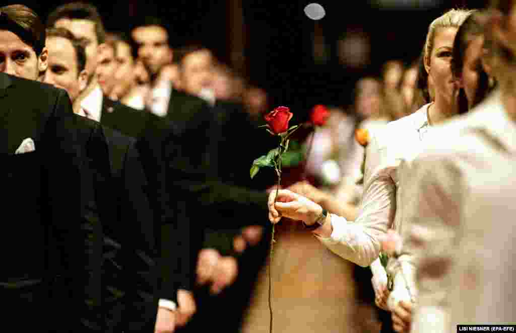 Debutants perform during a dress rehearsal for the traditional 62nd Vienna Opera Ball at the Vienna State Opera in Vienna. (epa-EFE/Lisi Niesner)