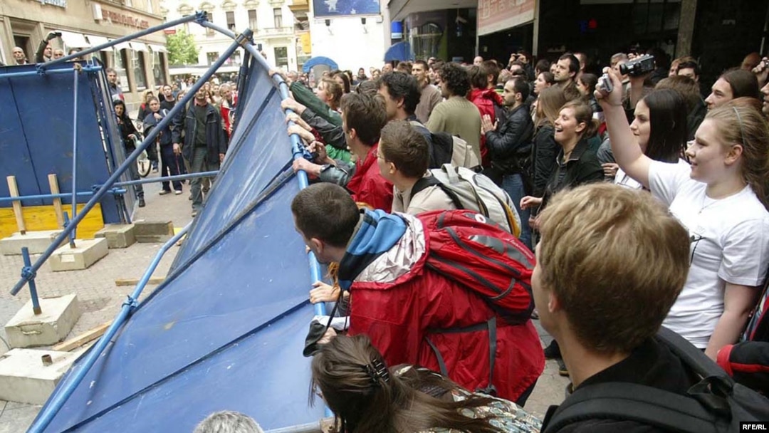 Prosvjedi u Varšavskoj, Fotografije uz tekst: zoomzg
