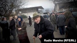 Сколько постоянных жителей Панкисского ущелья продолжают оставаться без грузинского гражданства, сказать сложно. Нет даже приблизительных цифр, но, судя по всему, таковых немало