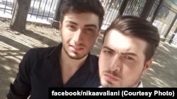 ნიკა ავალიანი ძმასთან, გიგა ავალიანთან ერთად. ფოტოზე მარცხნივ გიგა ავალიანი.