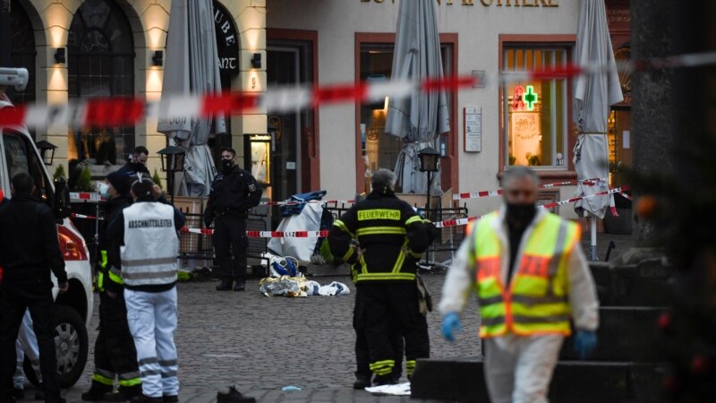 Četiri osobe poginule, 15 ranjenih u udaru automobila u Njemačkoj