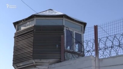 Көшеде мас әйел видеоға түсіп қалған.