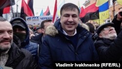Михаил Саакашвили среди своих сторонников.