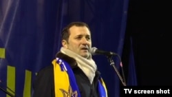 În fața protestatarilor de la Kiev, în Piața Independenței