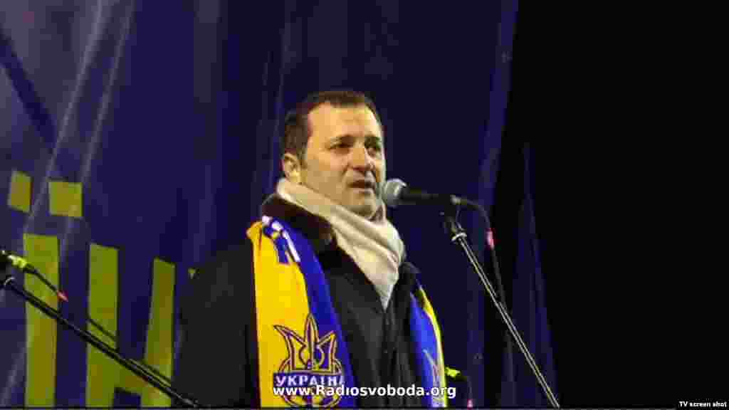 Fostul premier al Moldovei Vlad FIlat a fost reales în fruntea PLDM. Fottografia îl surprinde vorbind protestatarilor la Euromaidan de la Kiev, 7 decembrie.