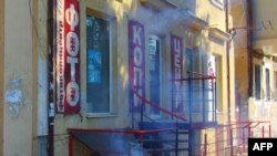 Падчас ЛГБТ-форуму ў Адэсе ў жніўні 2015 году людзі ў масках кінулі ў будынак, дзе праходзіла адно зь мерапрыемстваў, дымавыя шашкі.