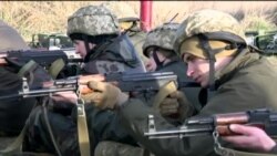 Украинские военные учатся у инструкторов из США (видео)