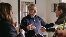 Арно зустрічає українців у своєму домі