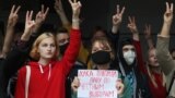 Участники акции протеста в поддержку студентов Минского государственного лингвистического университета (МГЛУ), задержанных 4 сентября