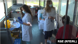 Vakcinacija u Crnoj Gori se sprovodi i u autobusima posebno opremljenim za imunizaciju stanovništva