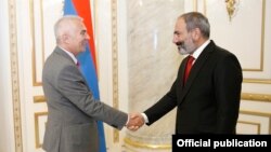 Armenian Prime Minister Nikol Pashinian (right) meets with Piotr Switalski, the head of an EU delegation visiting Yerevan on June 5.