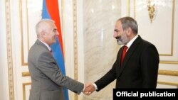 Հայաստանում ԵՄ ներկայացուցիչ, դեսպան Պյոտր Սվիտալսկին և Հայաստանի վարչապետ Նիկոլ Փաշինյանը, Երևան, 5-ը հունիսի, 2018 թ․ 