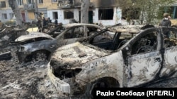 Синельниківський район Дніпропетровщини, за даними обласної влади, регулярно зазнає російських атак. На фото: наслідки атаки дронів у Шахтарському, жовтень 2025 року