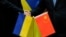Flamuri ukrainas (majtas) dhe ai kinez.