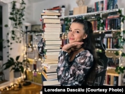 Loredana Dascălu (Ascult și Citesc) este prezentă pe BookTube din 2020.