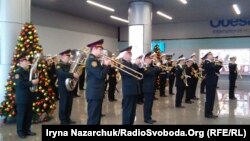 Выступление военных музыкантов в аэропорту Одессы, 21 января 2018 года