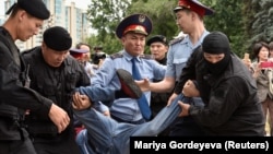 Задержания в Алматы в день досрочных президентских выборов 9 июня 2019 года.
