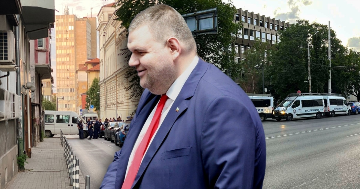 Протестно шествие премина по улиците на София във вторник вечерта.