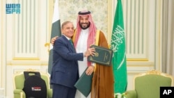 سعودي ولیعهد او د پاکستان صدراعظم د دوه اړخیزې دفاعي موافقې له لاسلیک وروسته