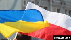 Це вже вдруге, коли президент Польщі нагороджує спеціальною медаллю іноземців за допомогу полякам у минулому сторіччі