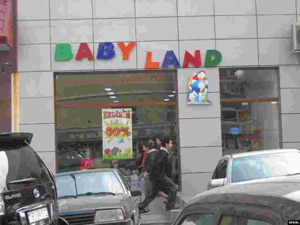 Bakıda əcnəbi dillərdə reklamlar  #26