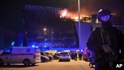 Концертний зал «Крокус Сіті Хол» на околиці Москви, в якому внаслідок збройного нападу почалася велика пожежа