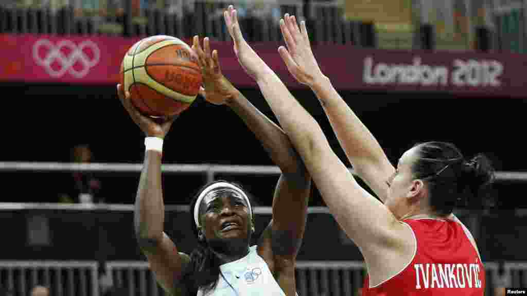 Košarkaška utakmica reprezentacija Hrvatske i Angole, London, 3. august 2012. Foto: REUTERS / Mike Segar 