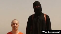 Syria -- (DISCRETION ADVISED) grab from 'Islamic State' (formerly ISIS/ISIL) video that appeared 19aug2014 showing beheading of captive believed to be US photojournalist James Wright Foley