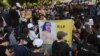 Բողոքի ցույց Մյանմայում, պաստառում պատկերված է սպանված ուսանող Միա Տվեն, Նայպիդավ, 20-ը փետրվարի, 2021թ.