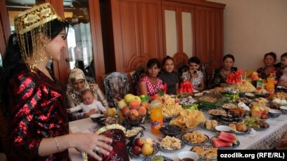 Tarjima bilan Jozefina Mutzenbaxer pornosini tomosha qiling